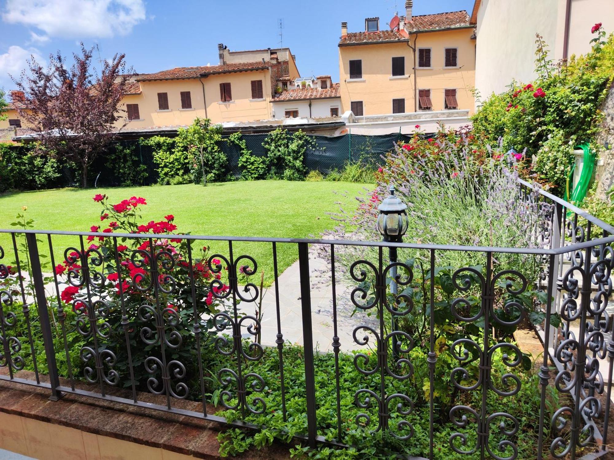 Casa Di Pietro Aretino, Arezzo Centro Storico 4-8 Letti Apartment Bagian luar foto